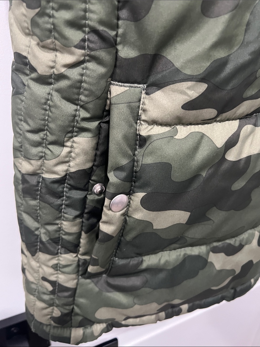 Old Navy Olive Green Camo Puffer Vest - Picture 4 of 6
